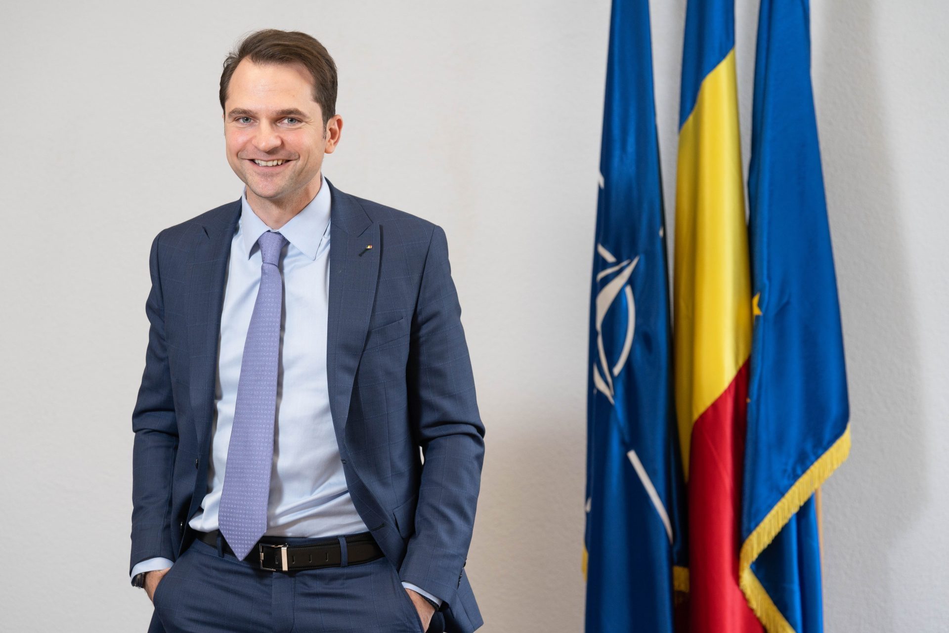 Cum trăiești cu durerea pierderii unui copil? Povestea plină de ambiție, dăruire și putere a ministrului Sebastian Burduja: de la cel care a câștigat Balul Bobocilor, la Stanford, Harvard și politică