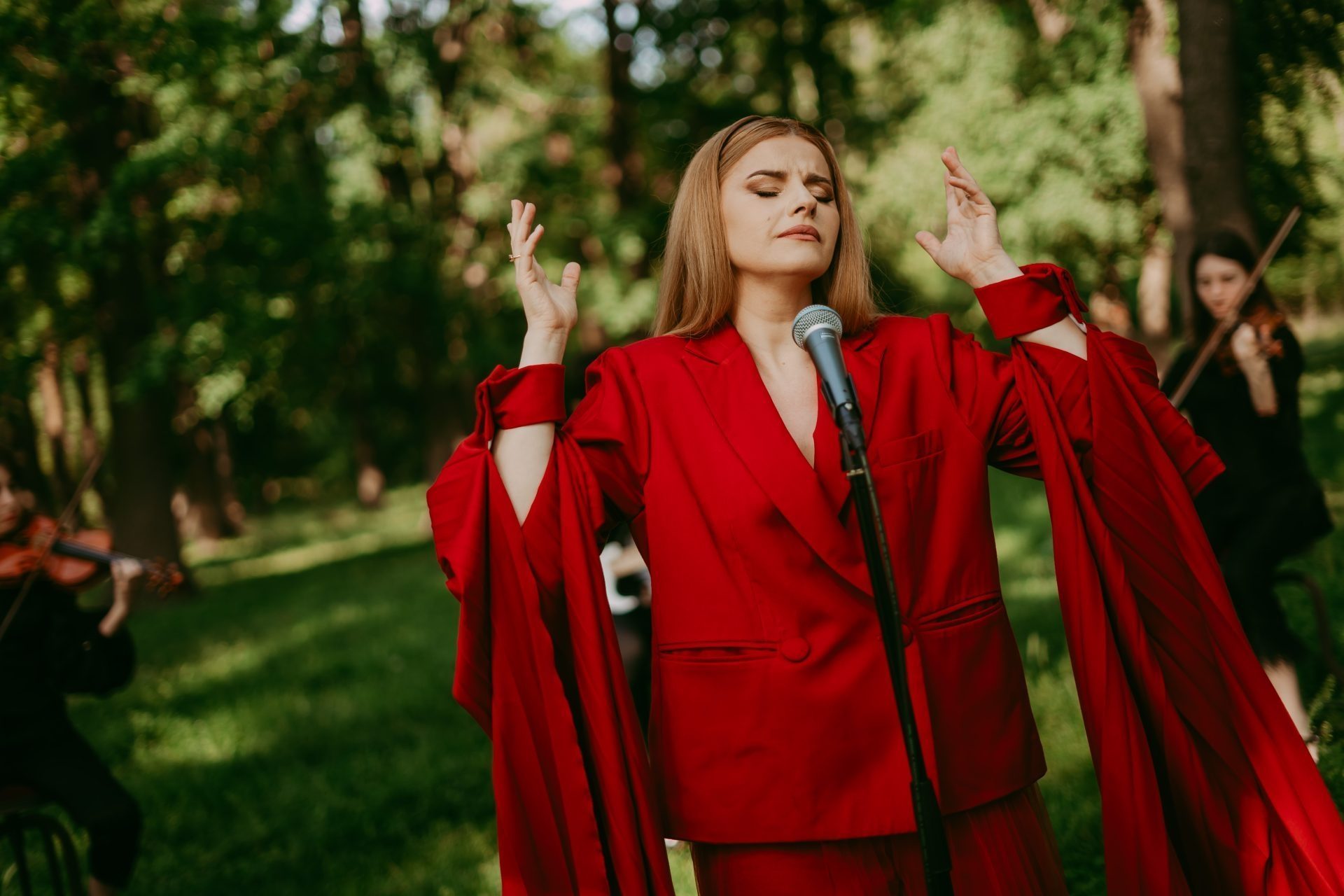 Povestea geniului muzical din Republica Moldova care a cucerit Italia: Elvira Andronicescu a fost inspirată de mentorul lui Pavarotti și s-a întors acasă pentru a da glas mesajelor sale de pace