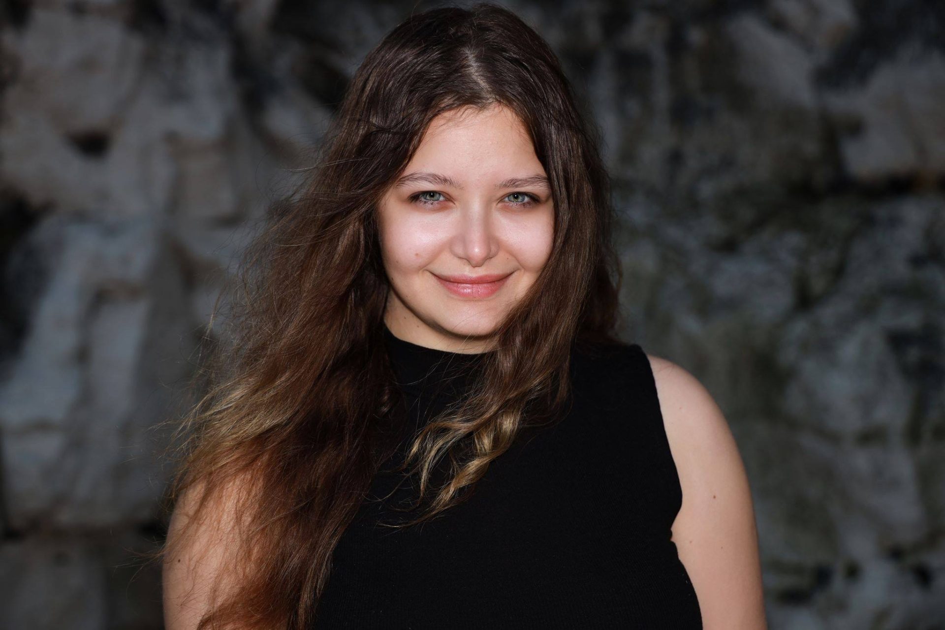 La doar 10 ani a plecat în Marea Britanie, deși nu știa nici măcar limba. Cum a ajuns Denisa Stîncanu, la doar 23 de ani, doctorandă în Securitate şi Criminologie la University College of London