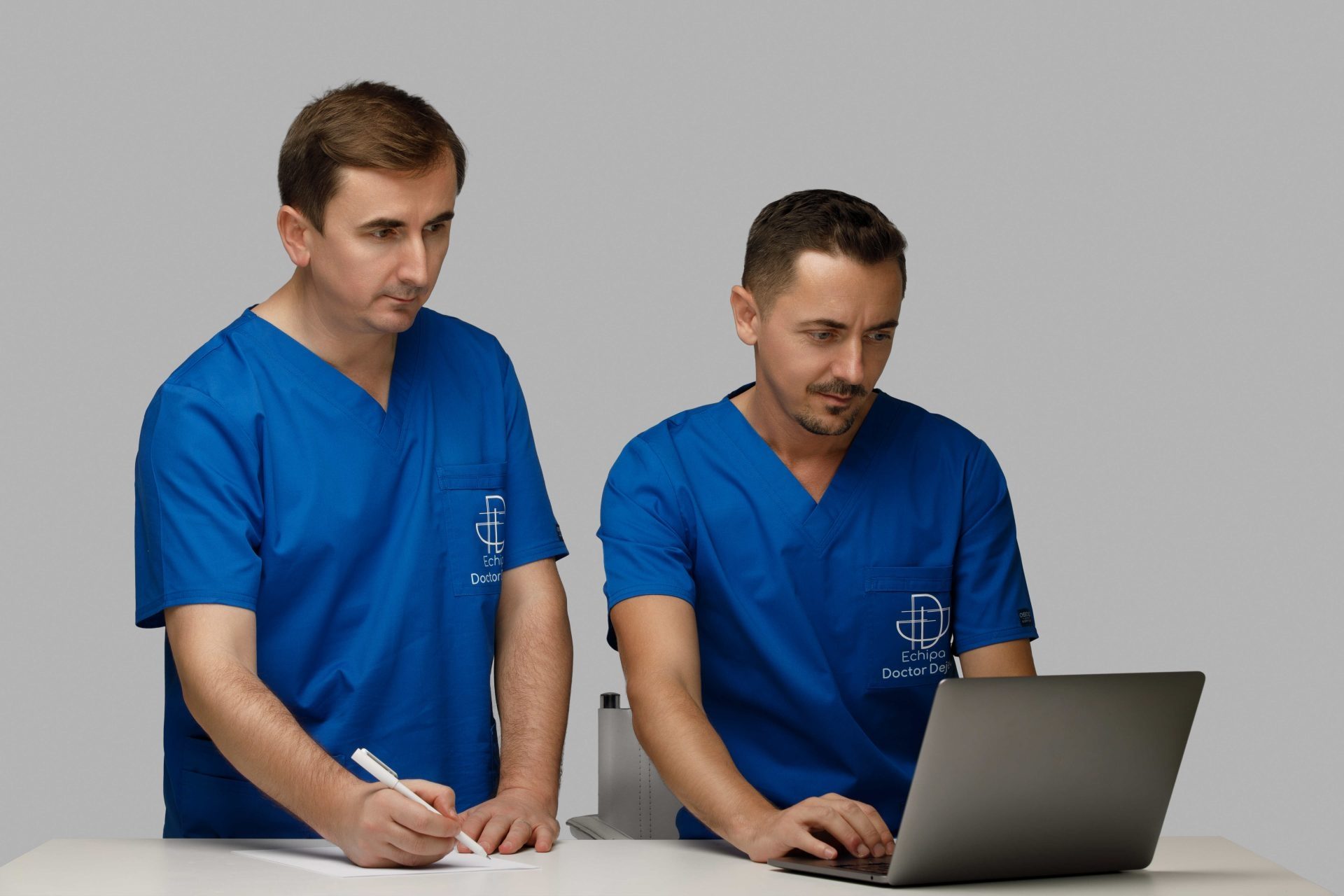 Dănuț și Viorel Dejeu, medicii ajunși eroii pacienților cu obezitate. De la viața într-un sătuc bihorean, la recunoașterea internațională drept chirurgi experți în bariatrie