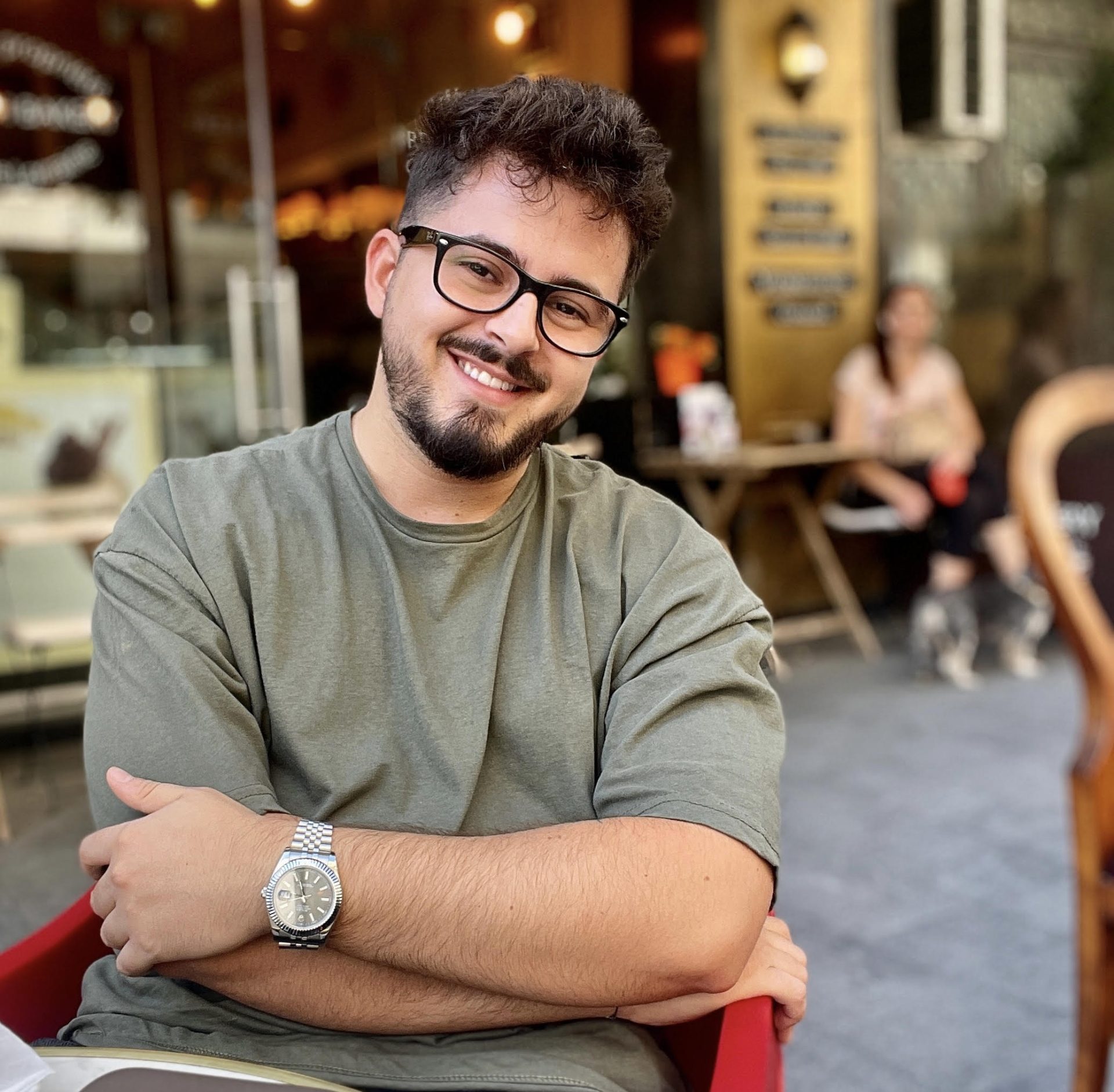 Lupta cu frica și reconstruirea de sine. Cum a depășit Eduard Andrei traumele copilăriei, a renunțat la un job bun într-o multinațională și, în pofida tuturor criticilor, a ales drumul greu al reconversiei profesionale și a devenit profesor