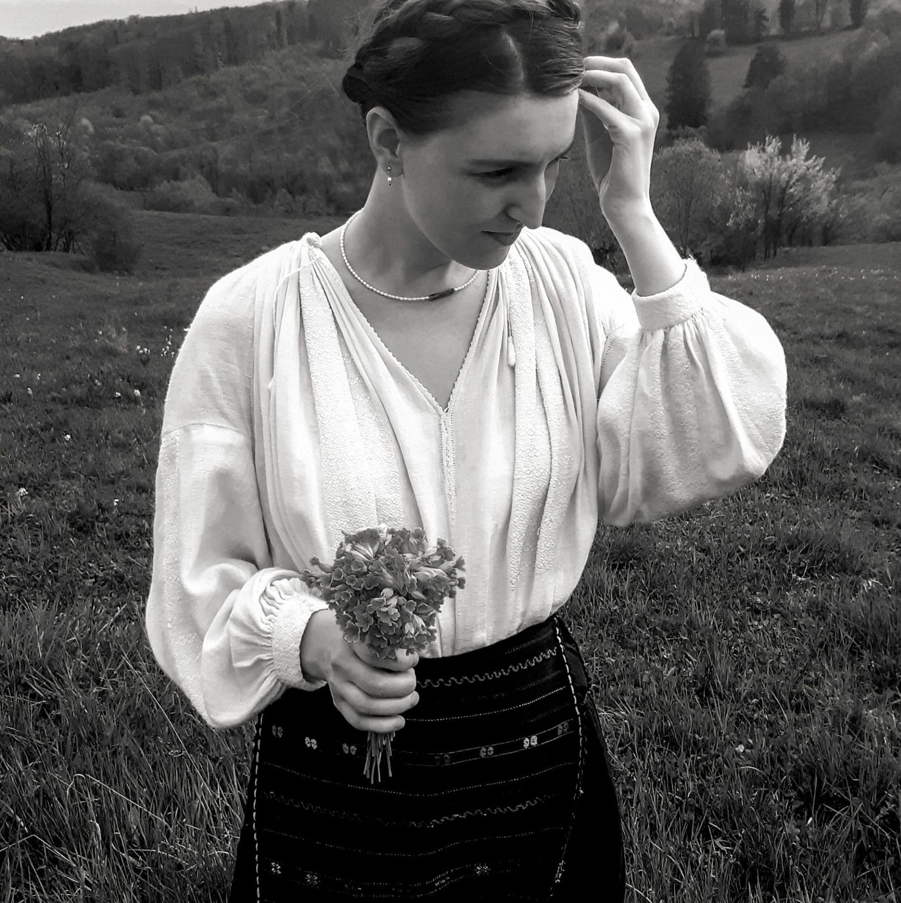 De la satul românesc la puterea artistului care exprimă ceea ce are în inimă. Călătorind prin imaginarul românesc într-o poveste fascinantă a artistei Bianca Olimpia Abăcioaei în căutarea propriei identități