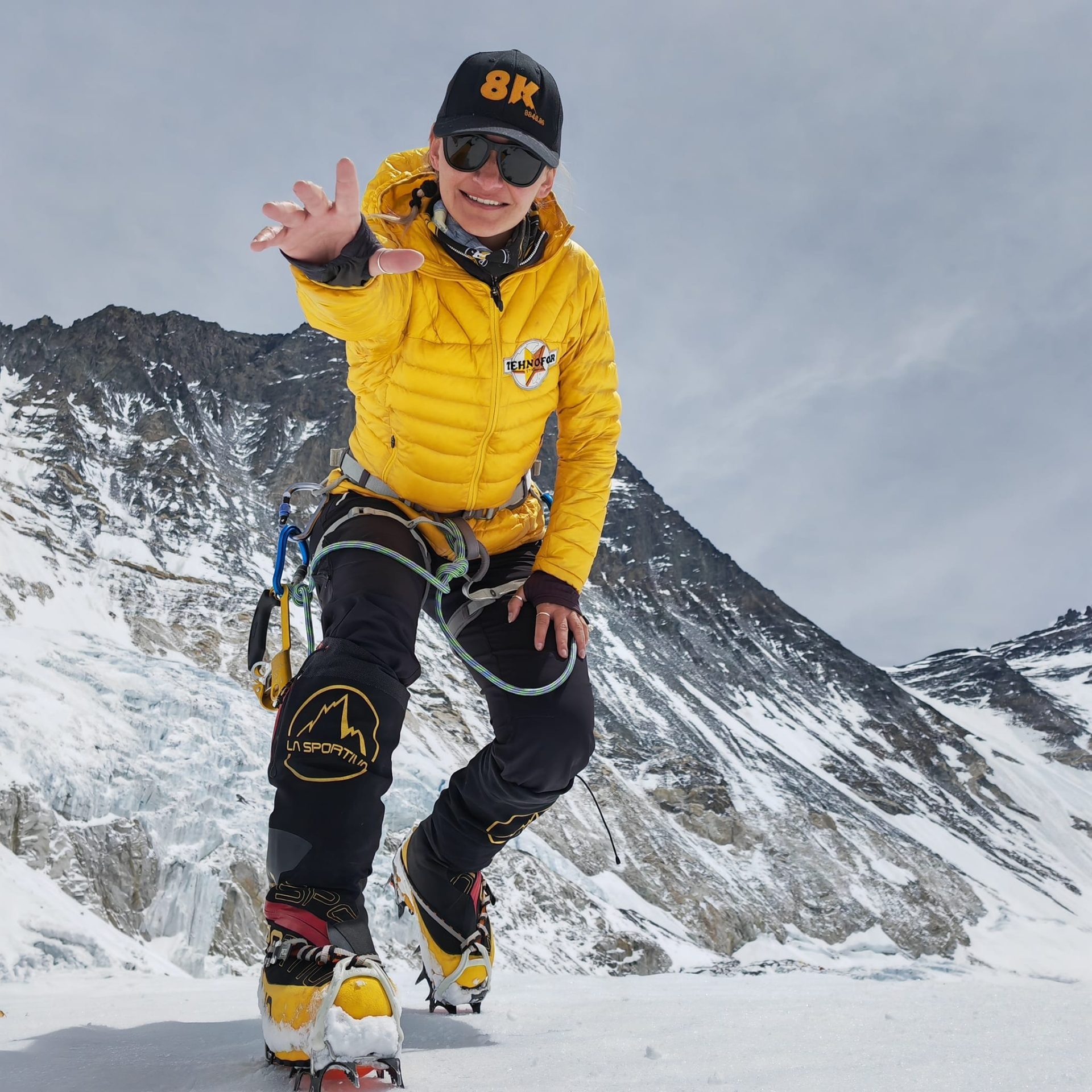 Uimitoarea poveste a româncei care a învins moartea pe Everest: „Nu știu cum de ești vie, dar ești aici”. Anca Răcătean, o poveste de la coșmar la vis împlinit despre ambiţie fără limite şi salvări miraculoase