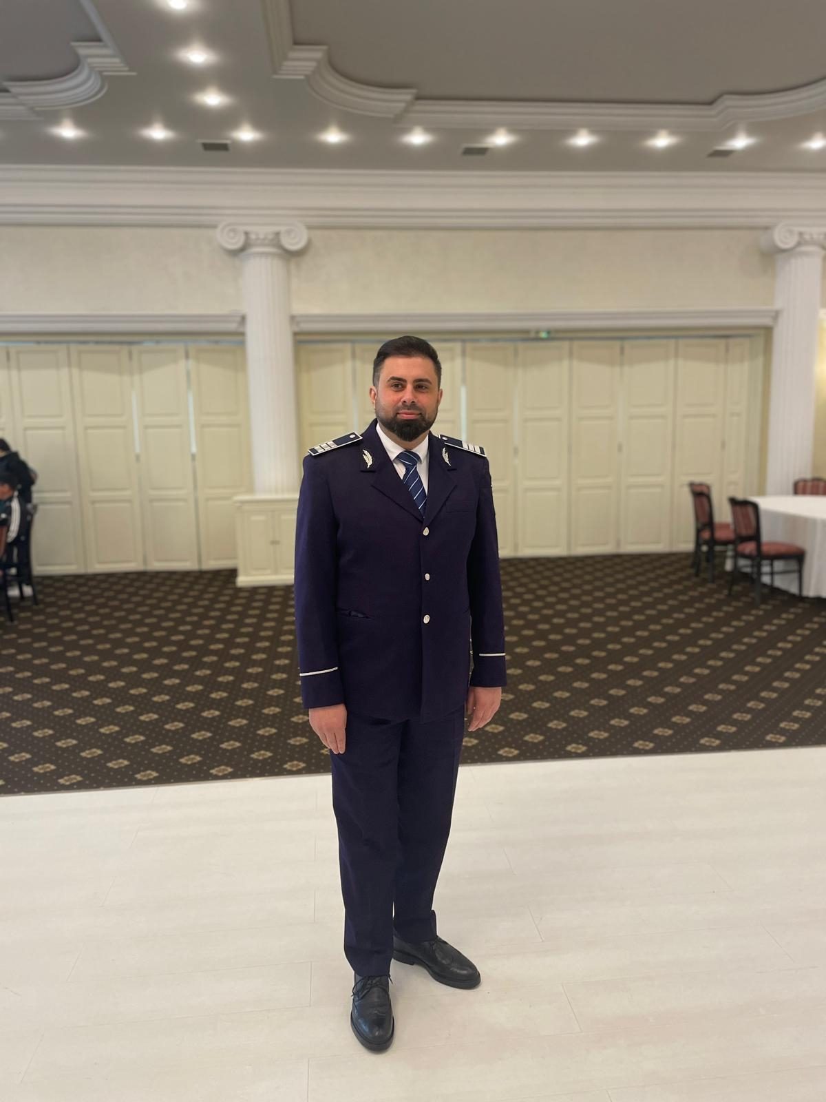 Etnia: un dar și o luptă. Povestea polițistului rom care a înfruntat prejudecățile: „Etnia mea a fost singurul motiv pentru care nu am fost devorat de leii din societate”. De ce își dorește Alin Ibriș să devină preot militar