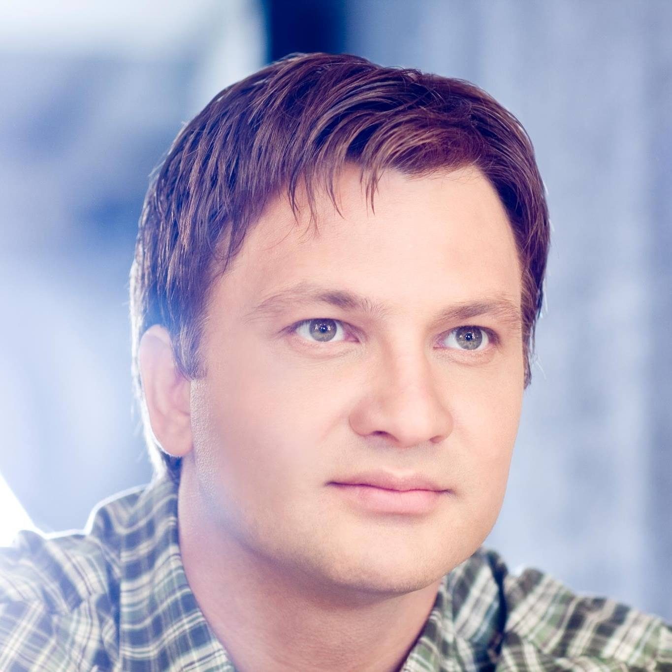 Era pregătit să moară, printre străini, în Belgia, odată ce fetița lui s-a transformat în înger din cauza cancerului. Cum arată viața lui Mihai Onilă, fostul solist al trupei AXXA