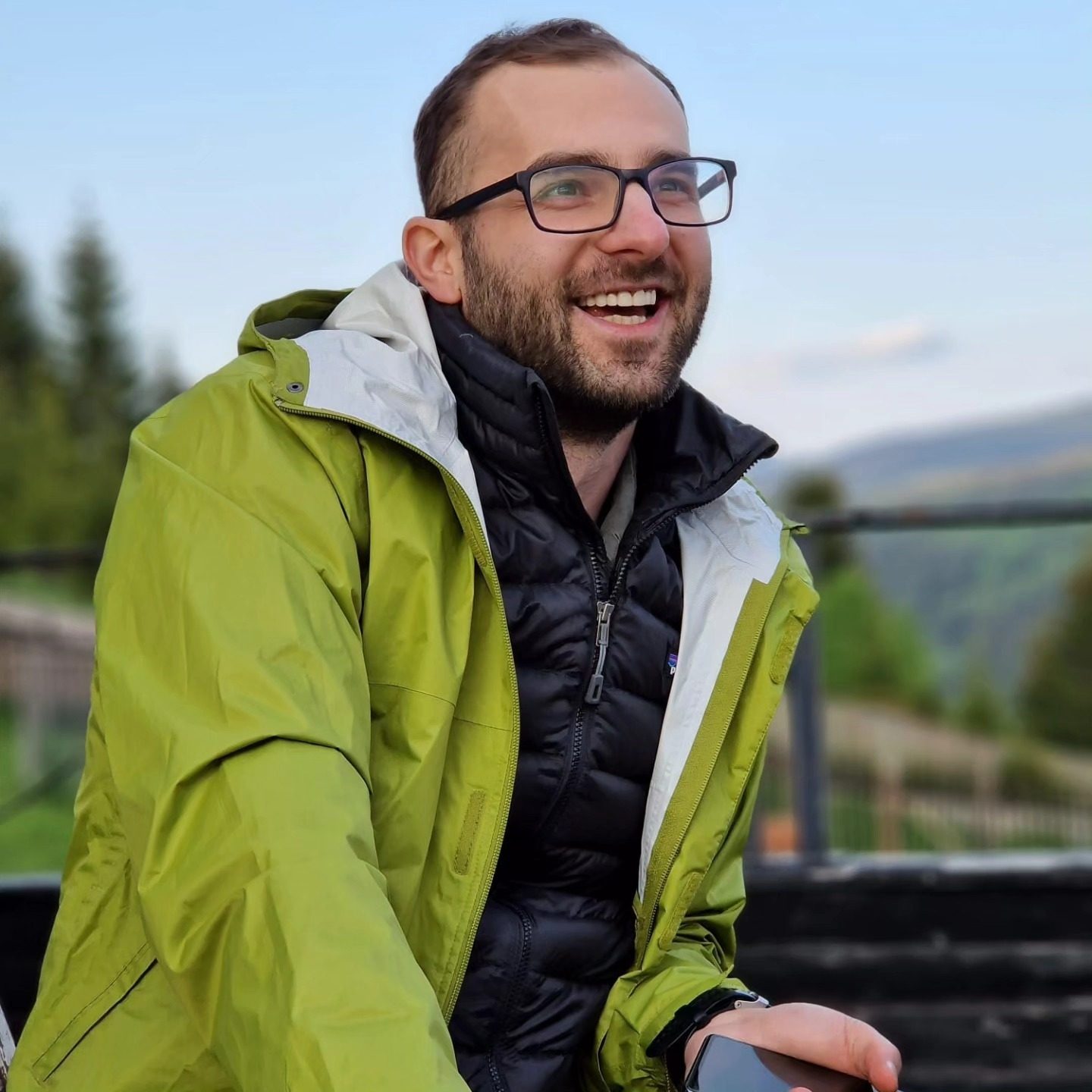 Medicii i-au spus că „nu va mai putea merge niciodată”, astăzi, Robert Chirileanu, face trasee montane şi promovează frumuseţilor naturale ale României