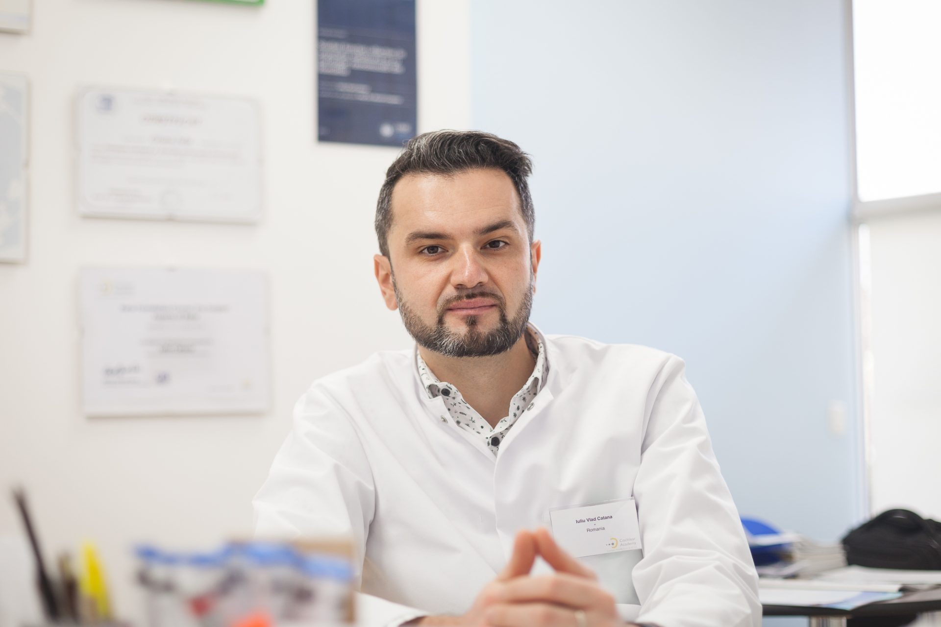 Frământările unui medic ce încearcă să ofere gratuit românilor o șansă mai bună la o viață sănătoasă. Iuliu Cătană: „În România se fumează și se bea la nivel galactic și e mult neoplasm faringian, însă suntem obsedați de analize medicale”