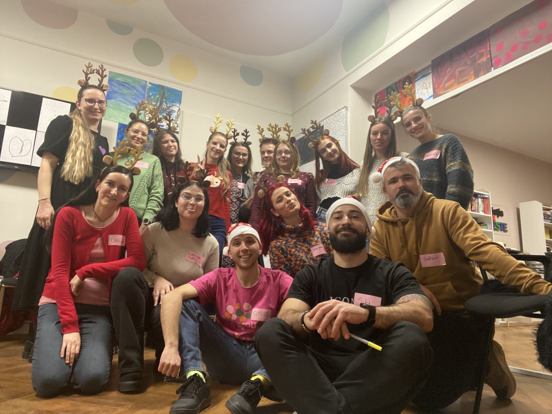 Din fetița timidă și retrasă, azi a devenit femeia care le dăruiește oamenilor timp și dragoste. Cum dă Carmen Butnărașu aripi copiilor care trăiesc cu trauma abandonului în centrele de plasament