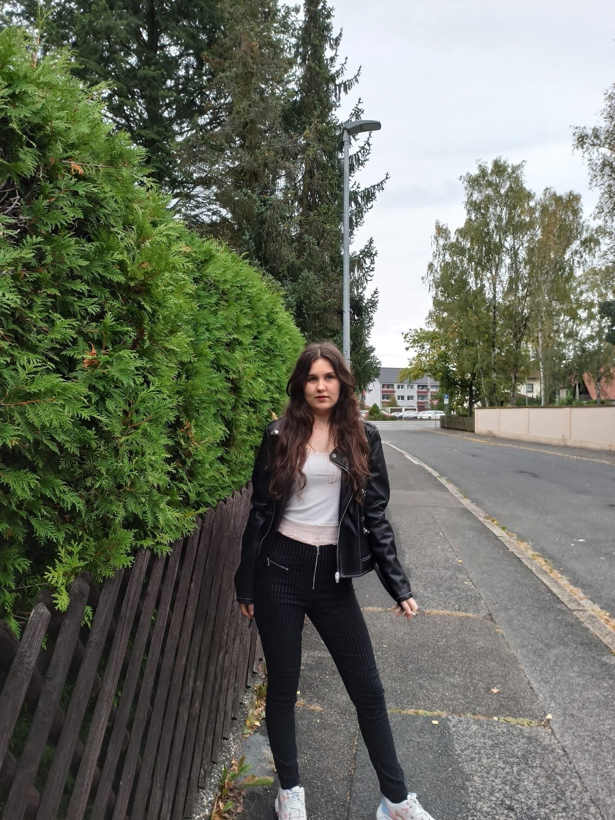 A plecat în Germania unde s-a îndrăgostit de limba coreeană. Și-a lăsat un job de traducător pentru a se întoarce în țară și a preda copiilor din Fundulea. Rahela Matieș: „Tatăl meu și-a exprimat puternic nemulțumirea legată de schimbarea carierei mele”