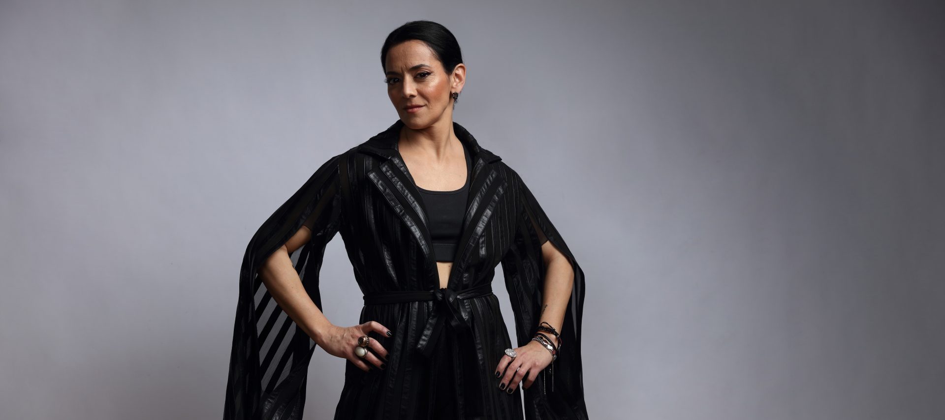 Analia Selis: „o femeie divorțată, singură, cu doi copii, într-un loc care îmi place, dar unde se pot întâmpla și cred că se vor întâmpla multe lucruri minunate”. Cum arată viața ei în țara care a primit-o, acum mai bine de 20 de ani, cu brațele deschise