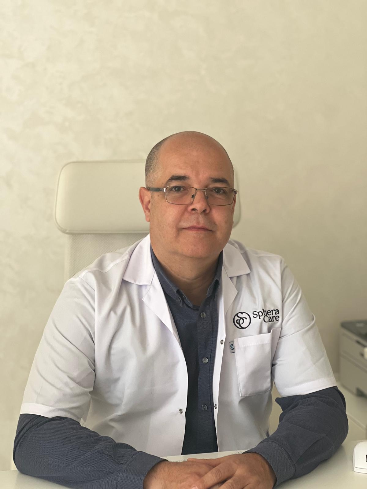Sexologul ce vine de la Paris pentru a trata pacientele din România: cum arată viața doctorului Radu Sorin, studentul medicinist născut să creadă în propriile șanse