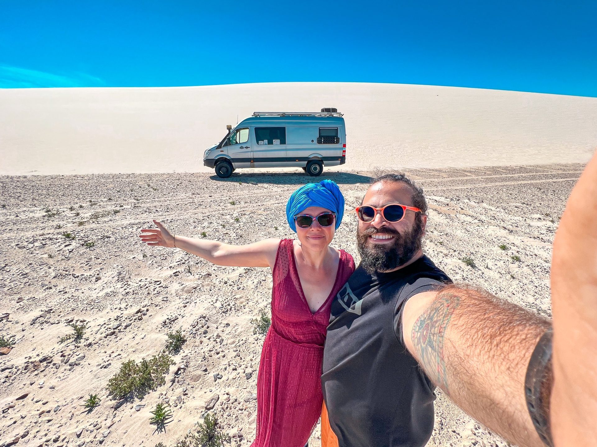De la discuții despre facilități fiscale, la o relație cu călătorii în toată lumea. Radu Tudoroiu, fondatorul CamperVan România: să mergi cu un campervan „este ca și cum ți-ai închiria o cameră de hotel pe care să ți-o pui unde vrei tu”