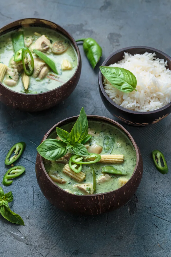 Curry verde de legume de inspirație thailandeză