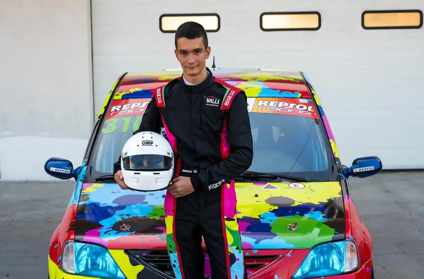 Nu are carnet de șofer, dar este campion motorsport. Pilotul Tudor Tudurachi: „Fiecare secundă contează enorm în GT4”
