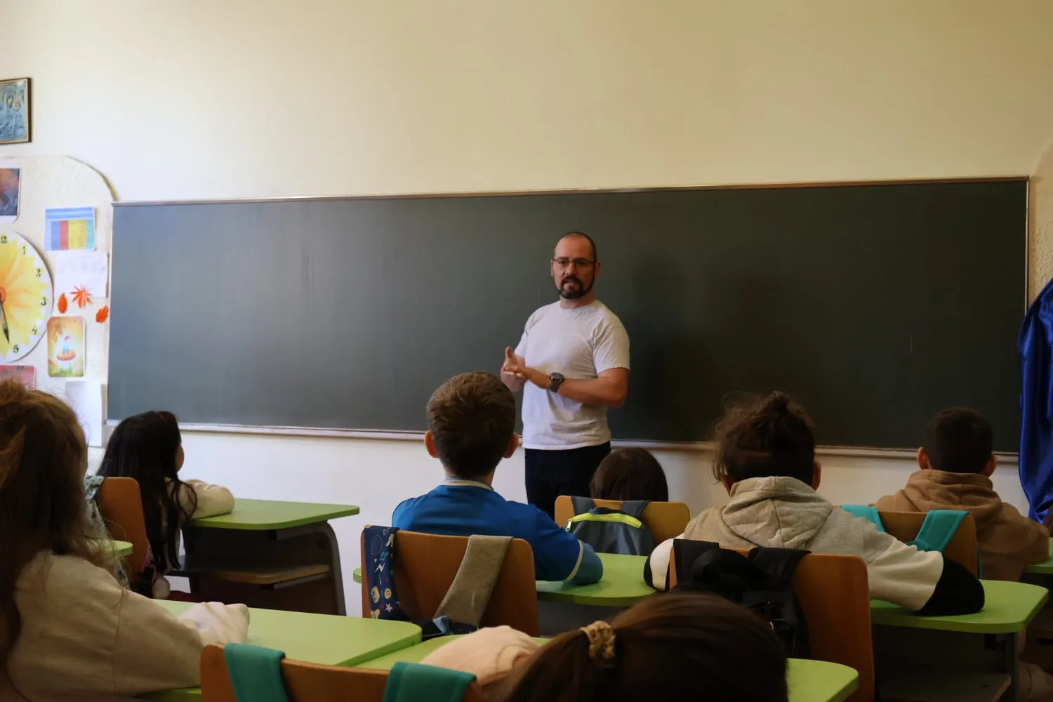 „Dacă noi, adulții, nu ajutăm copiii, atunci cine o va face” – Alexandru Sasu, UX Designer, ING