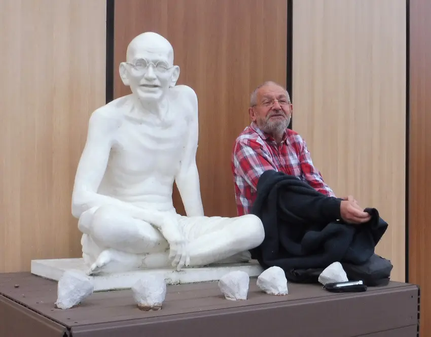România prin ochii unui francez. Cum a făcut Jean-Luc Maréchal punte între cele două culturi: „Mi s-a subliniat că am de gând să găzduiesc o ţigancă. Am răspuns că am de gând să ajut o studentă în drept la Sorbona”