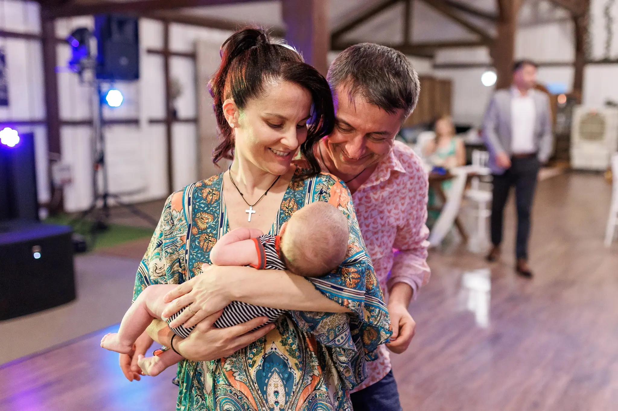 Părinții au ales să o nască deși abia aveau 20 de ani. La 19 ani, ea a făcut avort și „durerea s-a instalat”. Astăzi Adelina Fronea este mama lui Efrem-Ioan și ajută, prin Asociația LifeCall, femeile însărcinate aflate în criză