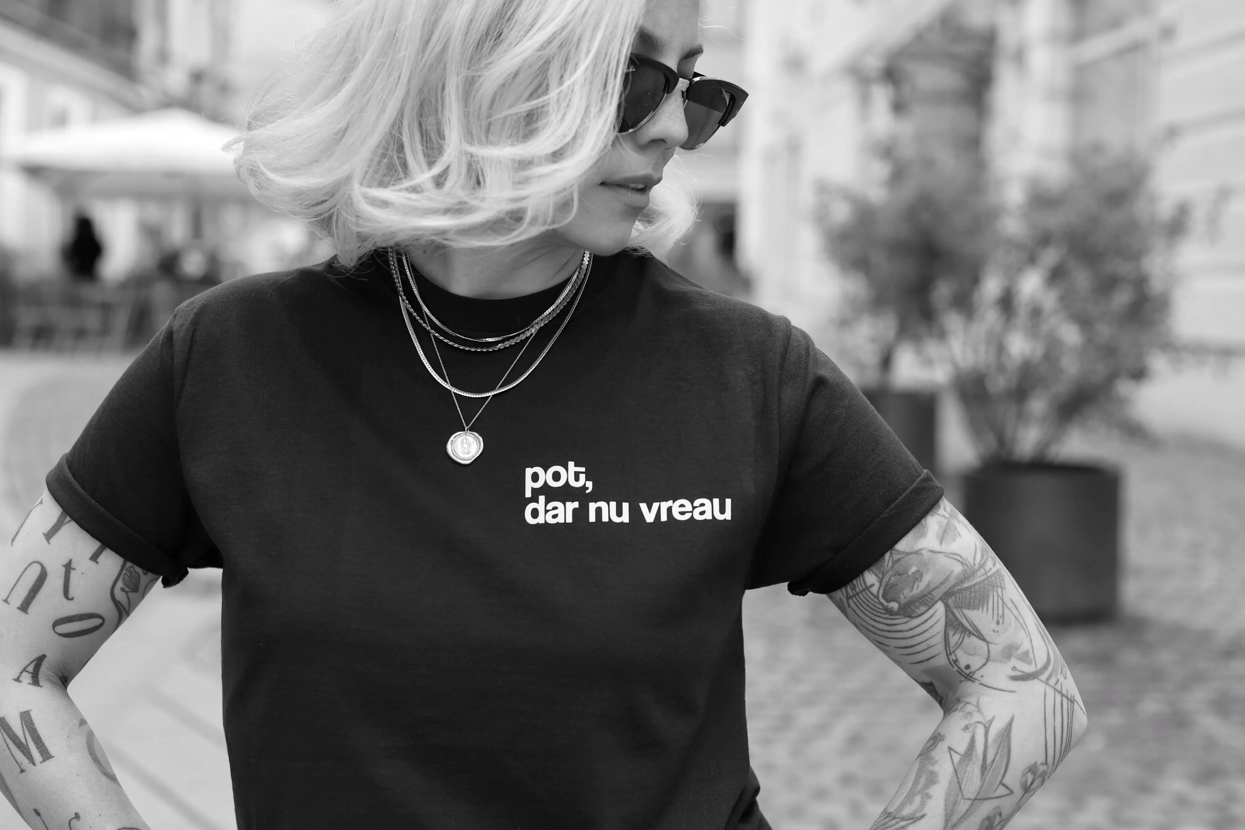 Cine este Ina Biebel, tipa cu „futu-i” de pe tricouri: „Pe mine m-au ajutat rețelele de socializare. De acolo îmi luam susținerea, elanul și critica”