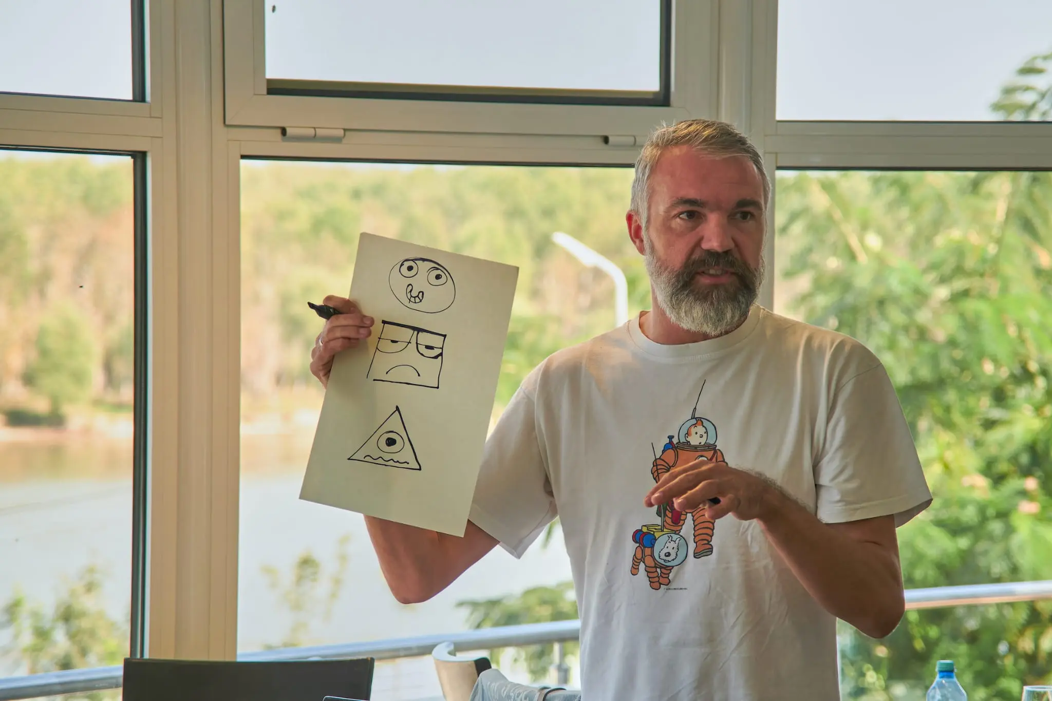 De la mâzgâlituri pe pereții casei, la bandă desenată și street art. Alexandru Ciubotariu: „Intersecția dintre text-literatură, desen-artă și cinematografie pare a fi mediu perfect pentru a spune povești”