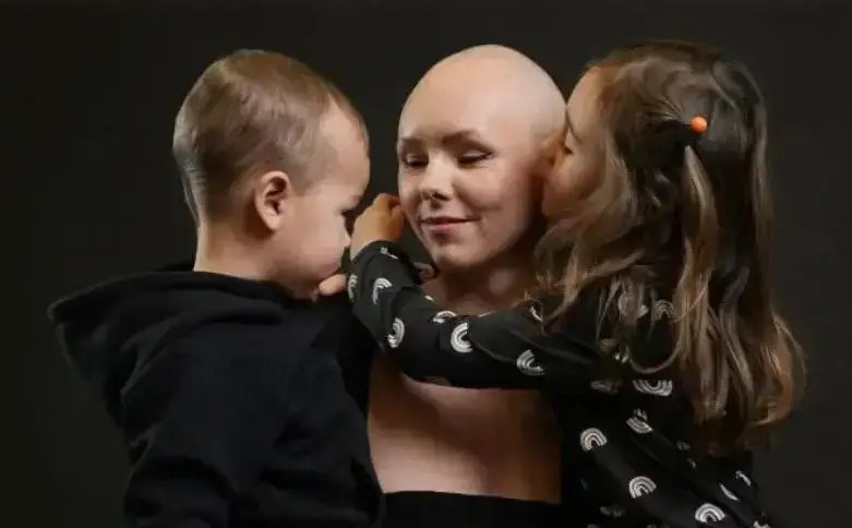 Viața cu un cancer de sân triplu negativ: „Puteam să mor și n-am murit”. Cum s-a născut Asociația Gabriel: „Datorită ție sunt bine azi”