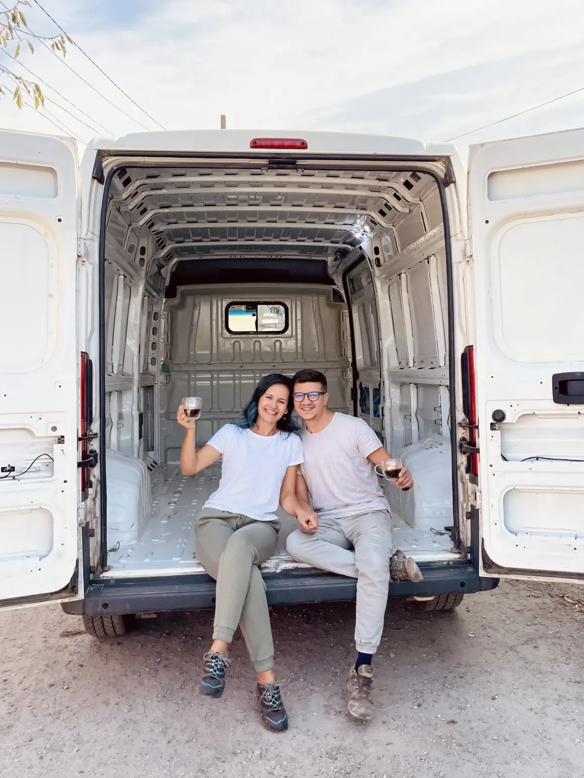 răiesc într-un van