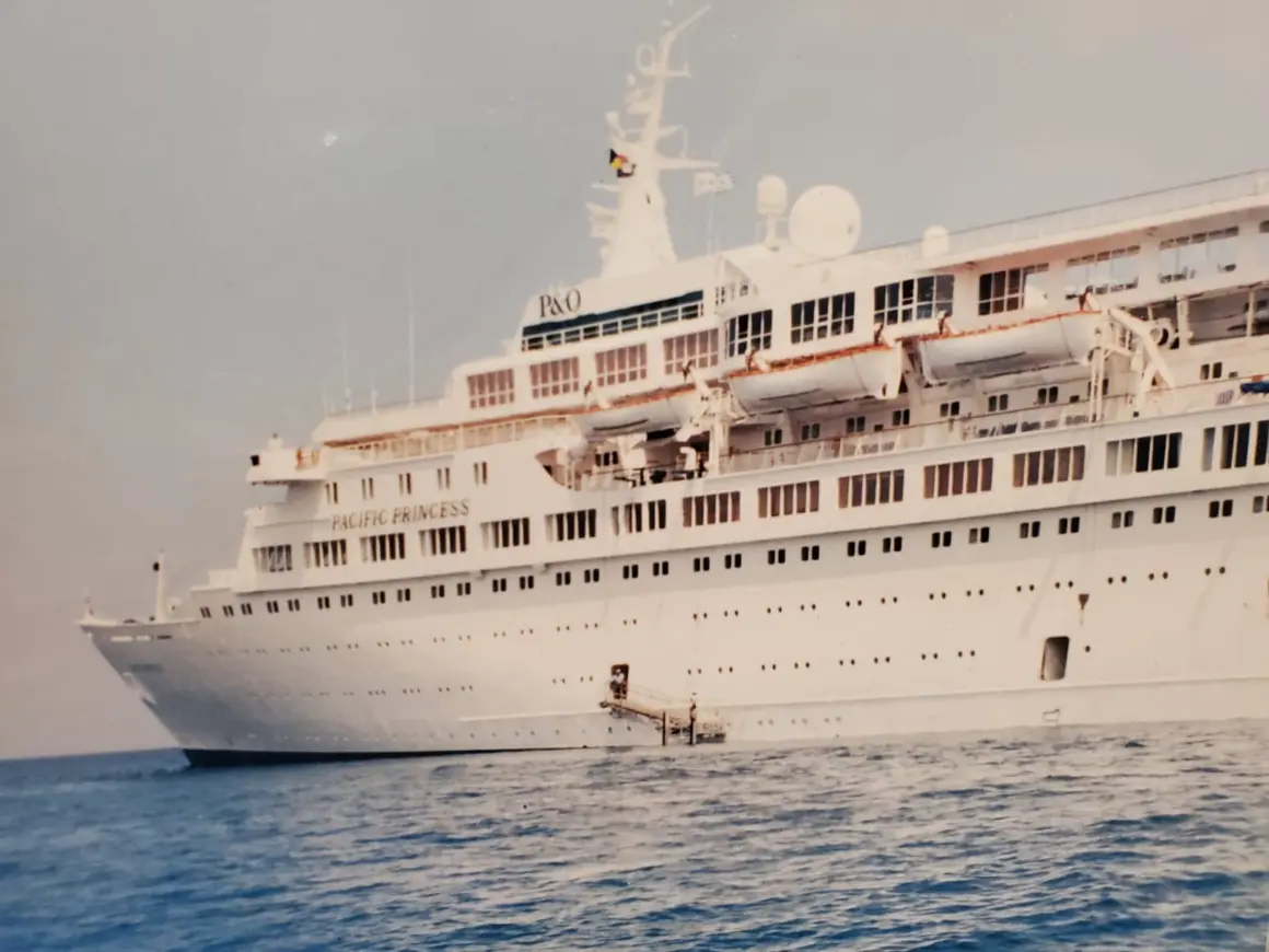 roman pe vas de croaziera