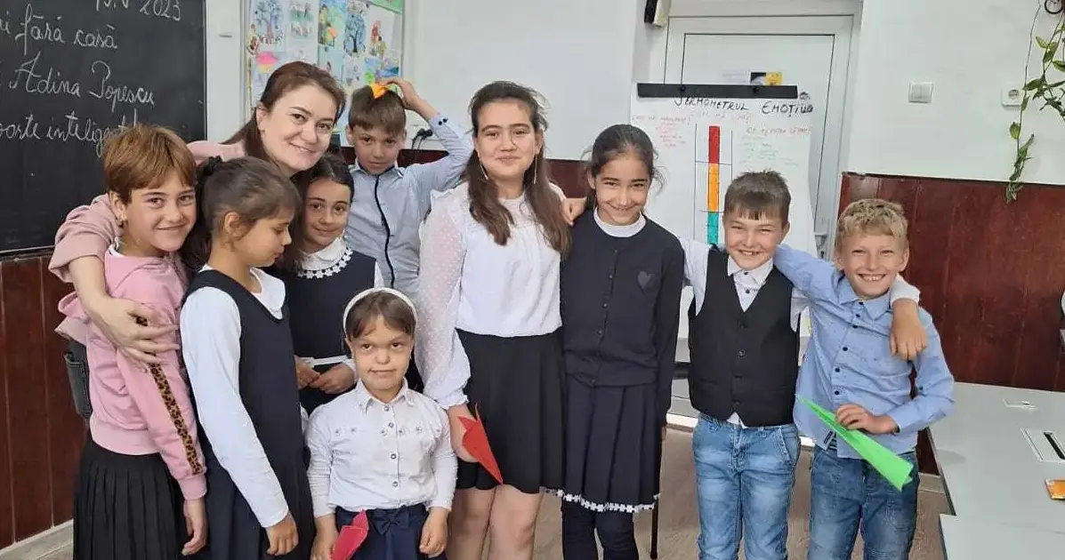 Copiii nu renunță la școală din lipsă de capacitate, ci din lipsă de siguranță. Când nu se simt văzuți, nici nu mai vor să învețe. Un interviu cu Irina Vasile despre ce schimbă, cu adevărat, drumul unui copil