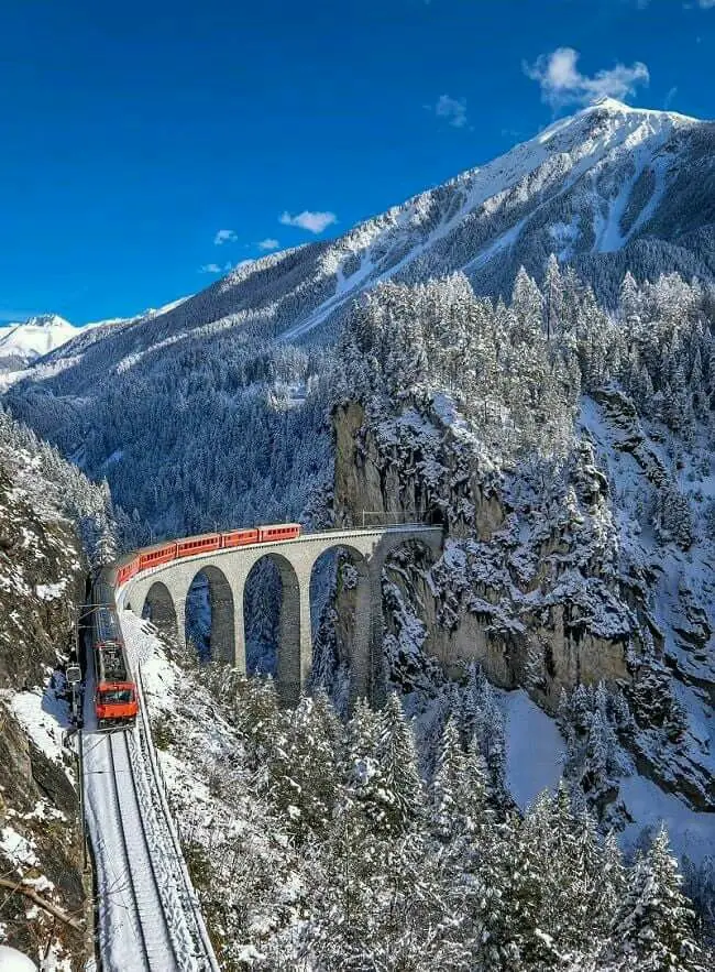 Trasee cu trenul