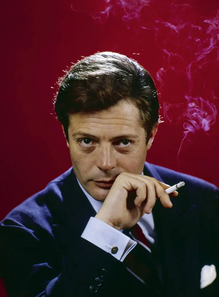 Viața lui Marcello Mastroianni: melancolia seducției, gloria fără ostentație și bărbatul care nu a jucat niciodată eroul clasic