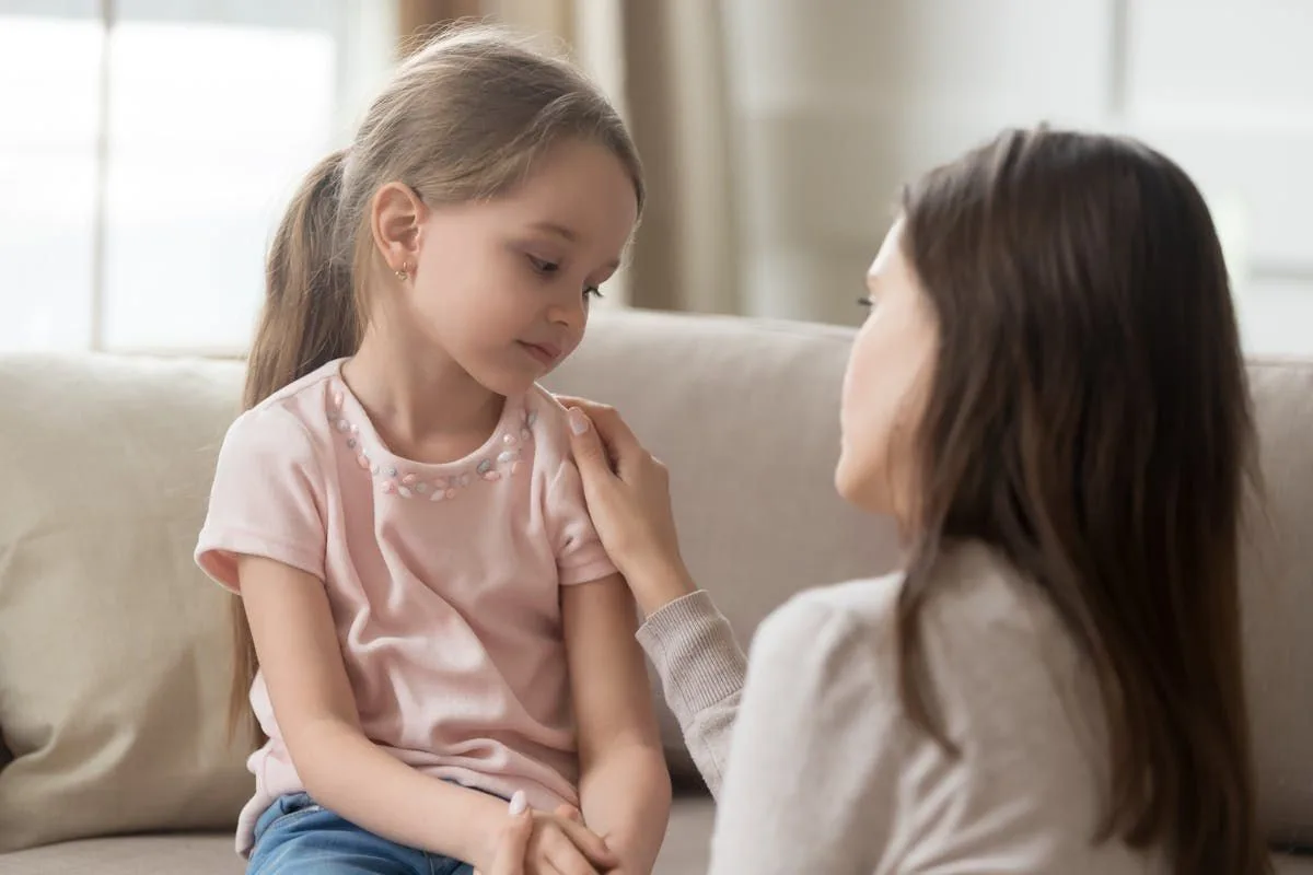 Ce se întâmplă când părinții își cer scuze copiilor: efecte psihologice pe termen lung