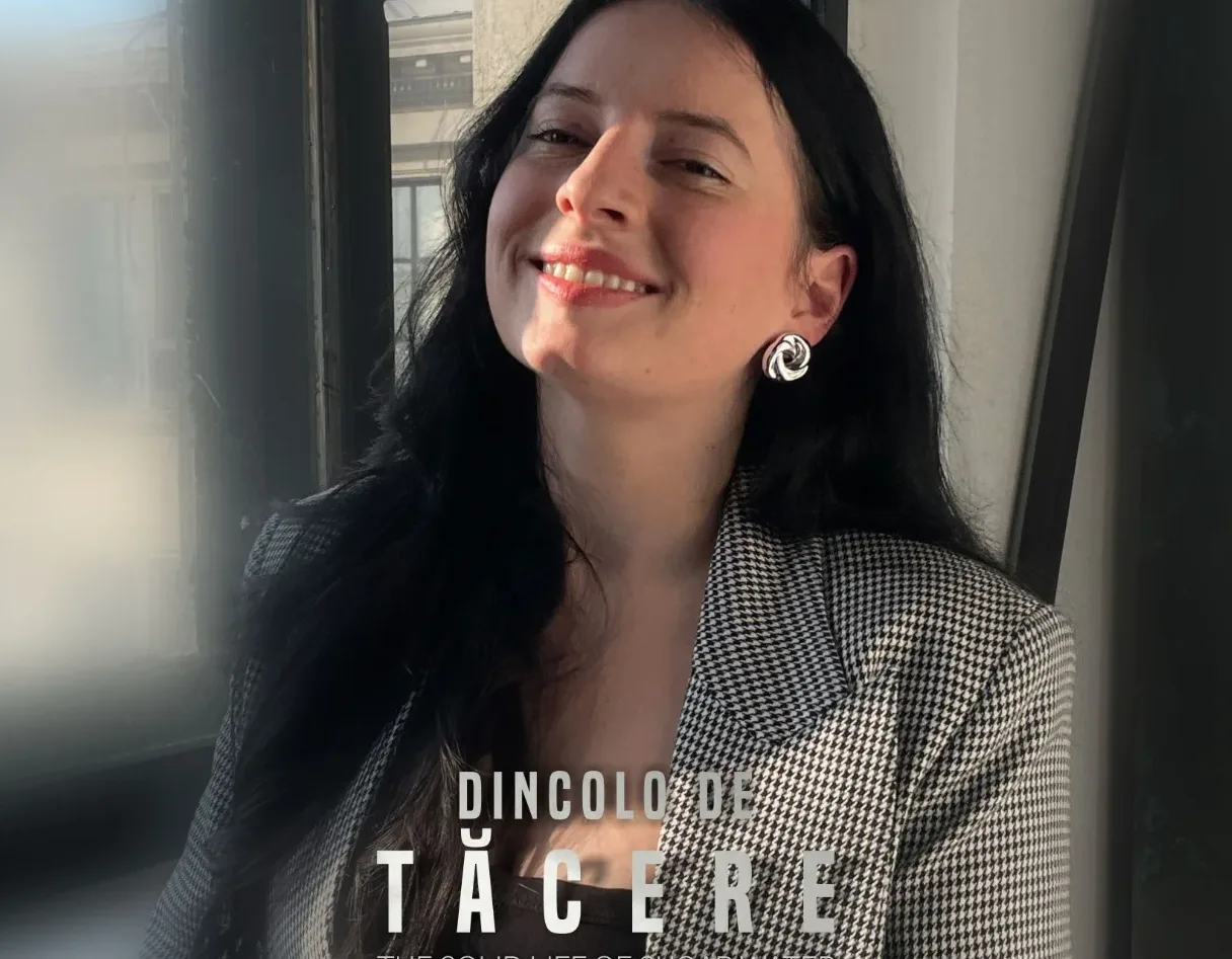 Diana Timari, actrița surdă ce urcă pe scenă și spune o poveste care nu se aude, ci se simte: de la Adolescence la „Dincolo de tăcere”
