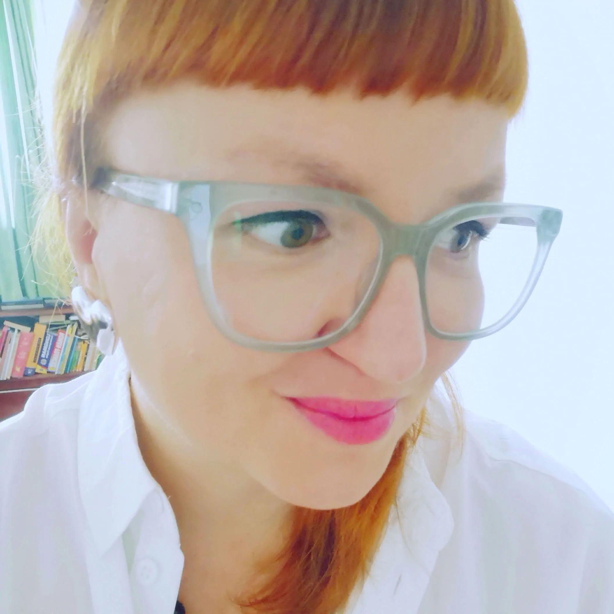 Cum ajung desenele din copilărie să se transforme în meserie: povestea Orka și o stare de „așteptare pașnică”