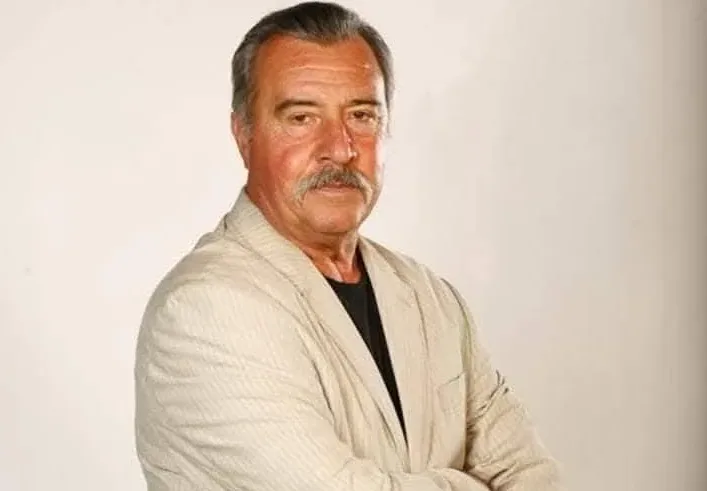 „Rămăsese singur pe lume”. Viața lui Costel Constantin, actorul care a jucat moartea și a știut s-o privească în față