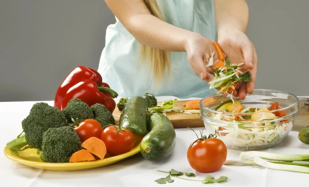 Dieta anti-inflamație explicată simplu: ce mănânci ca să reduci oboseala cronică
