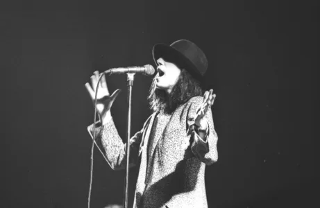 Citind-o pe Patti Smith