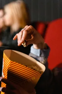 Cărți iubite, filme așteptate: ecranizări care urmează să apară toamna aceasta