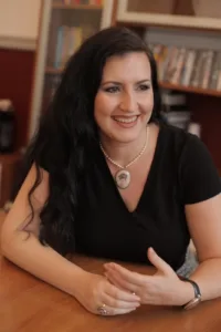 Sorana Savu: „La 20 de ani visam să schimb lumea. La 50 de ani visez să păstrez lumea pe care mi-am creat-o”