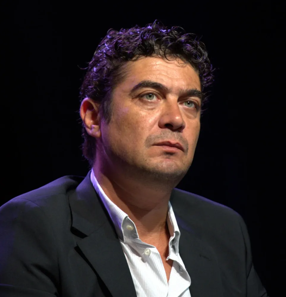 Riccardo Scamarcio: „Bărbații construiesc mituri. Femeile construiesc case.”