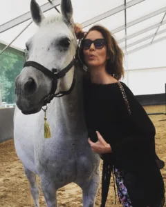 Excelsa Exarhu: Îmi plac extravaganțele, le ador până la scandalos