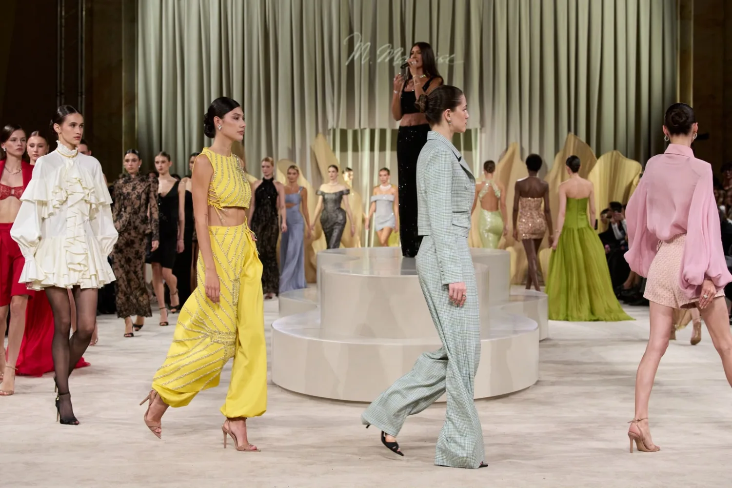 De la glamourul anilor ’20 la romantismul couture: SANTA și M.Marquise la Bucharest Fashion Week