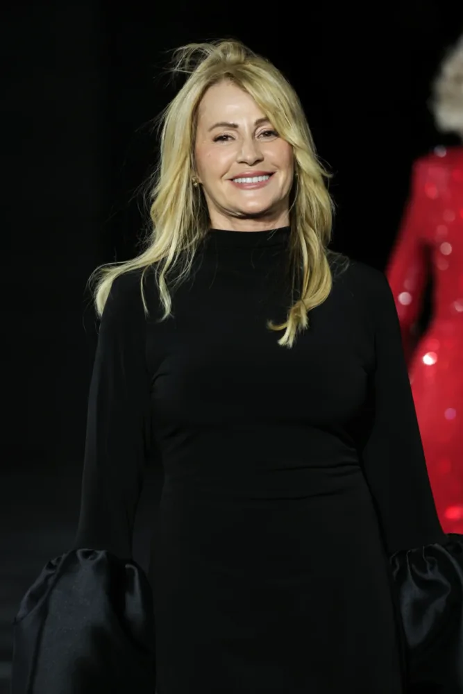 Nadia Comăneci a defilat la Paris Fashion Week, alături de Jane Fonda și Celine Dion