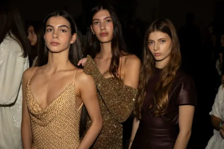 De la dune la dantelă: Rhea Costa și Alexandra Șipa la Mercedes-Benz Bucharest Fashion Week