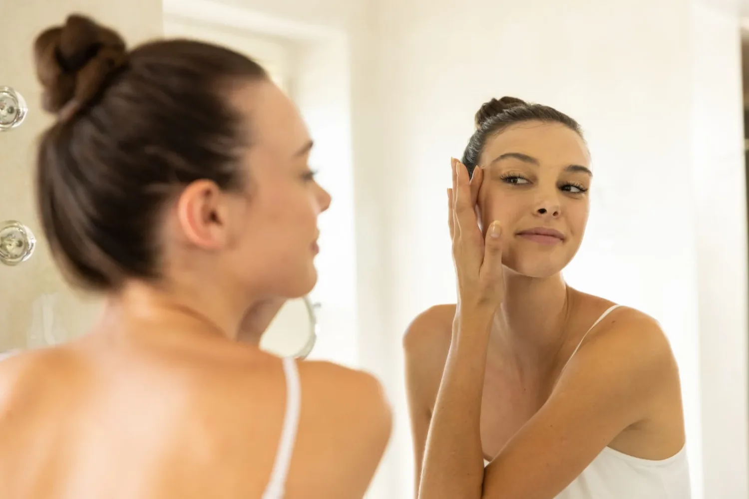 8AM: Am întrebat 4 femei ce produs nu le lipsește din rutina de skincare de dimineață