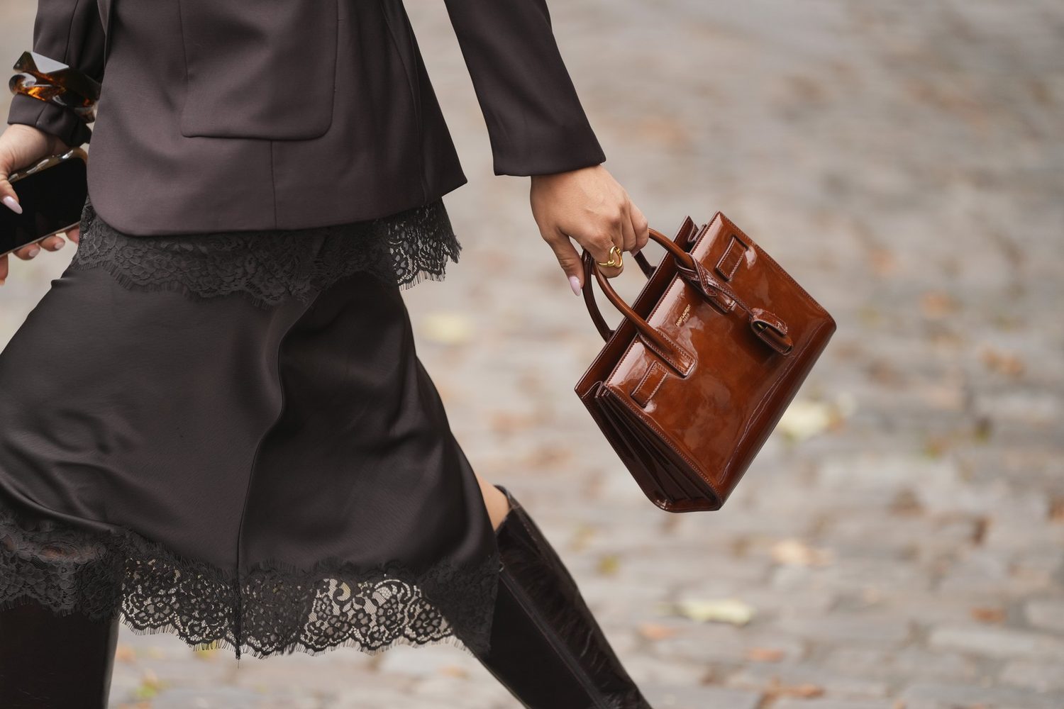 Cum îți aduci personalitatea la job: stilul office nu înseamnă să treci neobservată