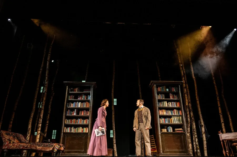 Viața bate… teatrul. Mai ales când spectatorii fac spectacol