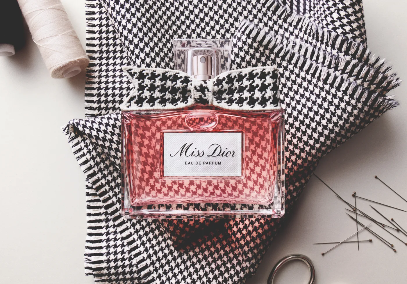 Cea mai nouă versiune a parfumului Miss Dior e super șic 