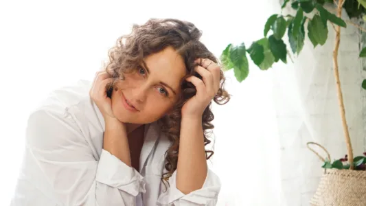 Nu trebuie să ne resemnăm la menopauză. Ce poate face terapia hormonală